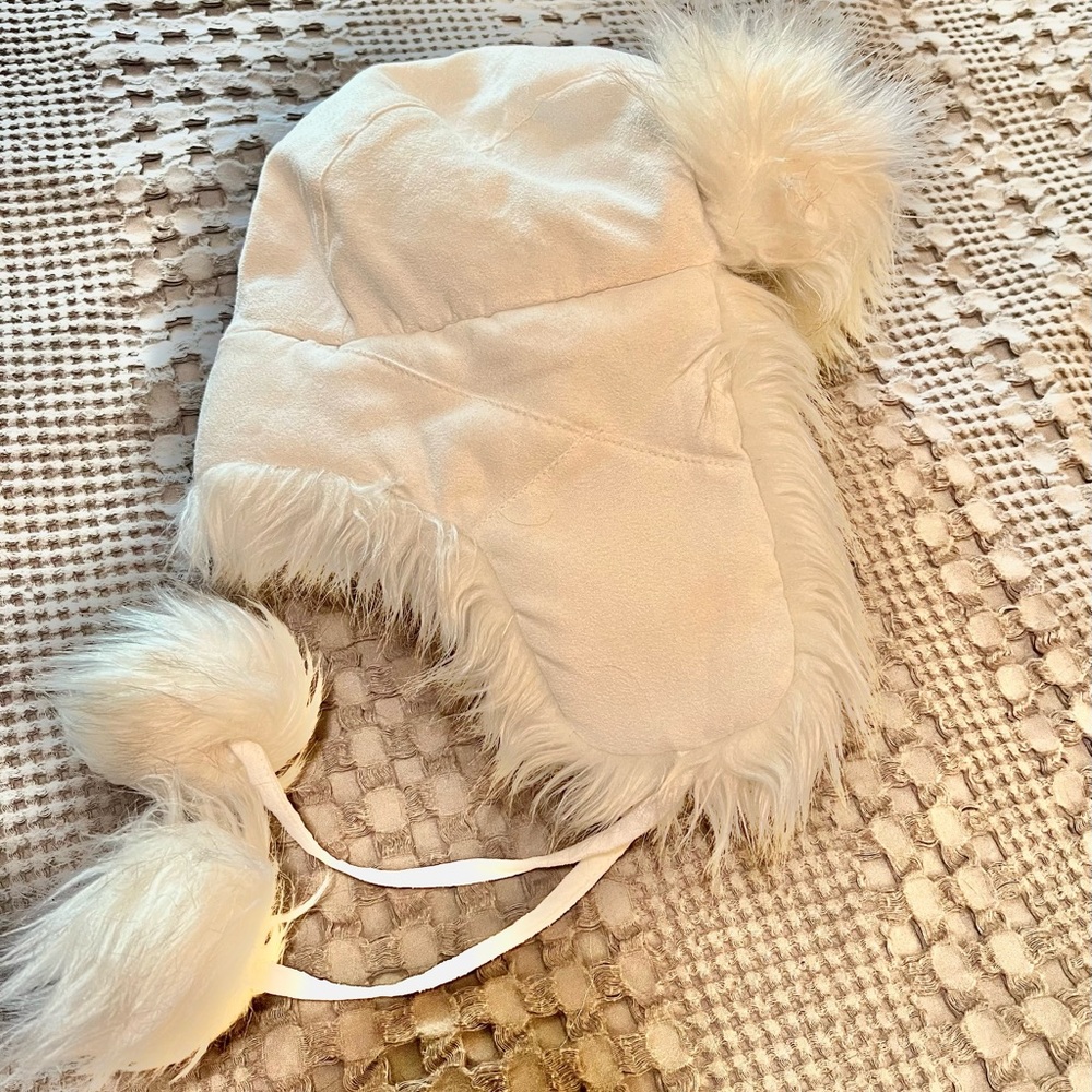 White snow hat